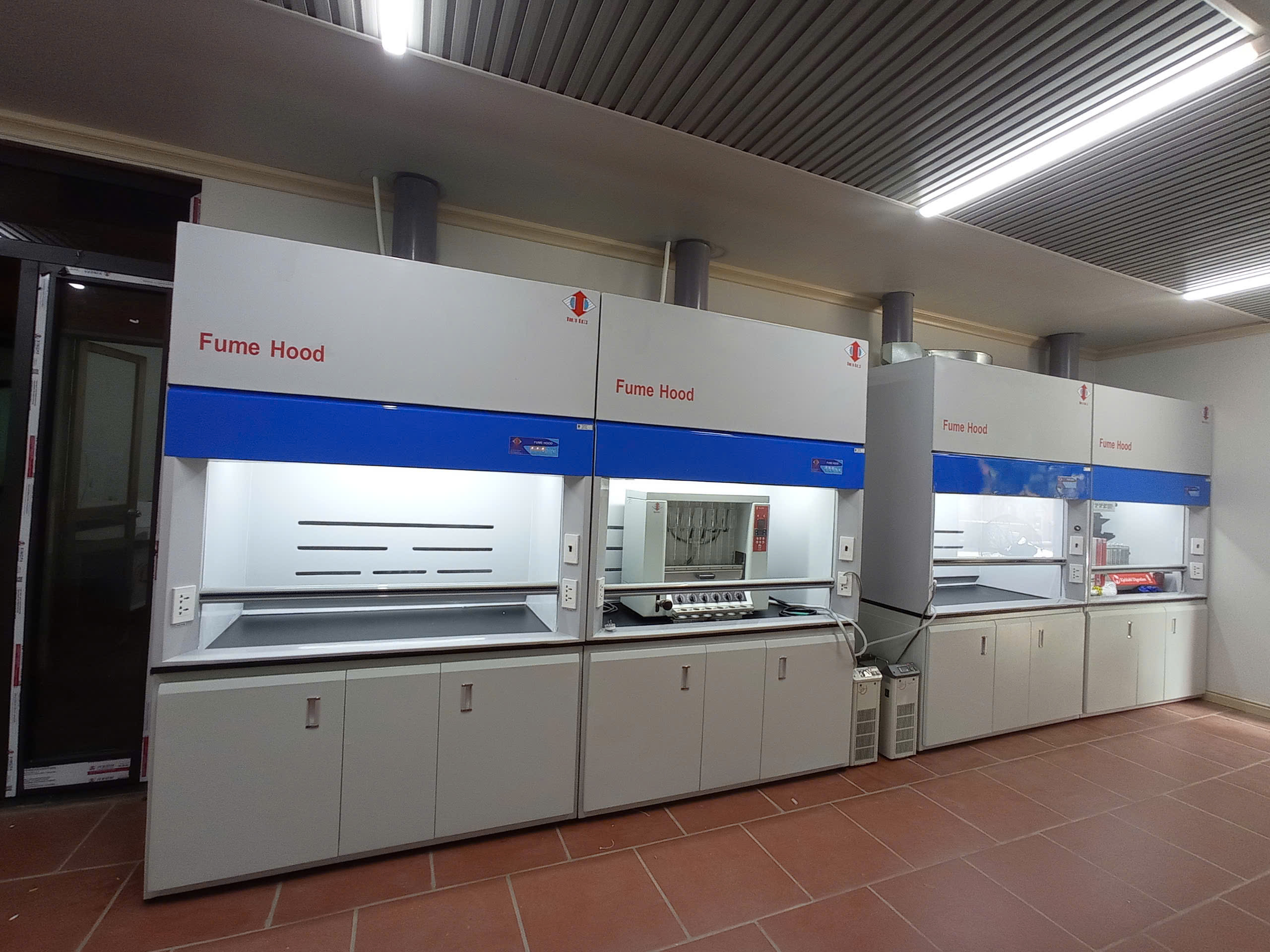 Tủ hút khí độc